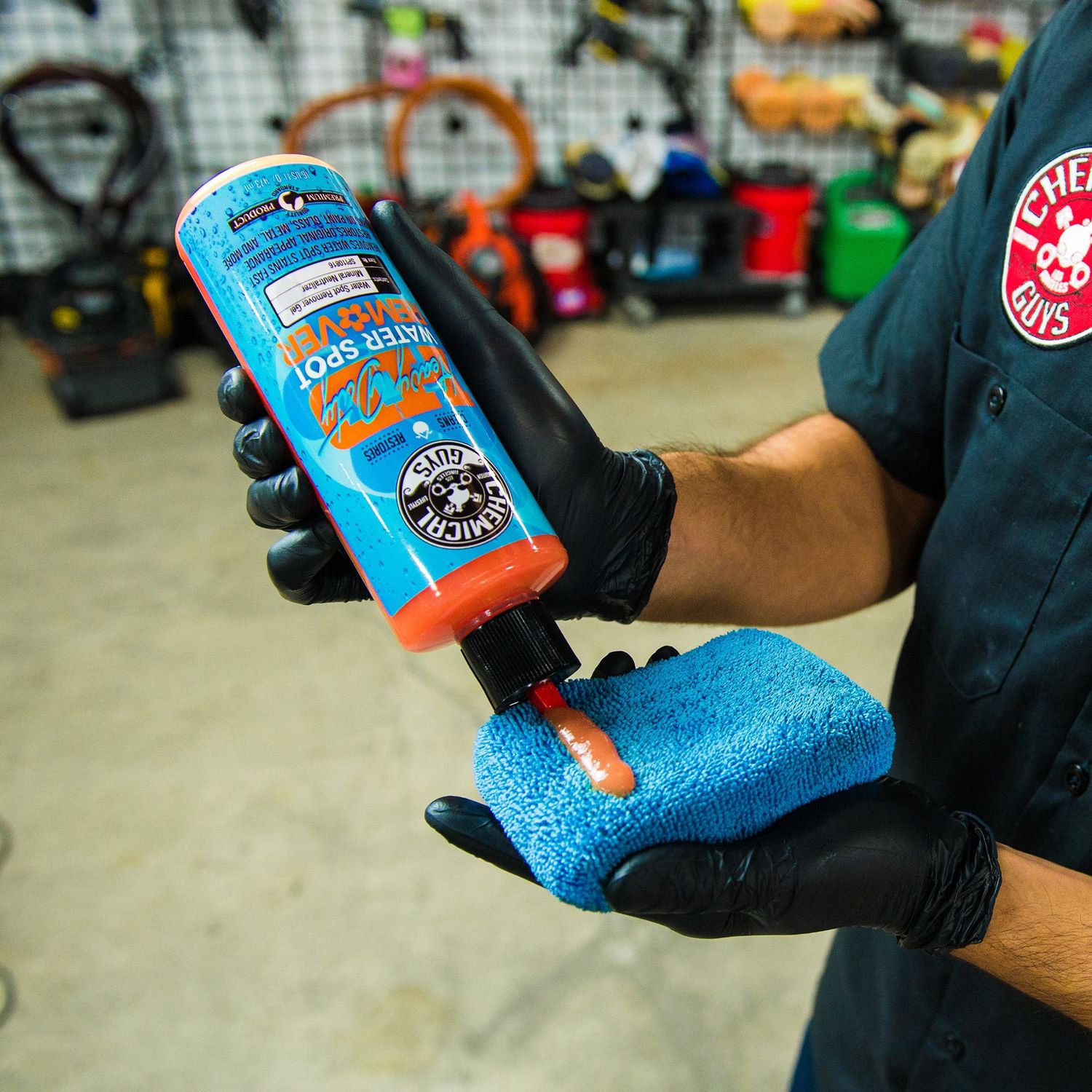 Eliminate water spots with ease with Heavy Duty Water Spot Remover Gel! 💦  Heavy Duty Water Spot Remover is a special gel based cleaner that  instantly, By Chemical Guys