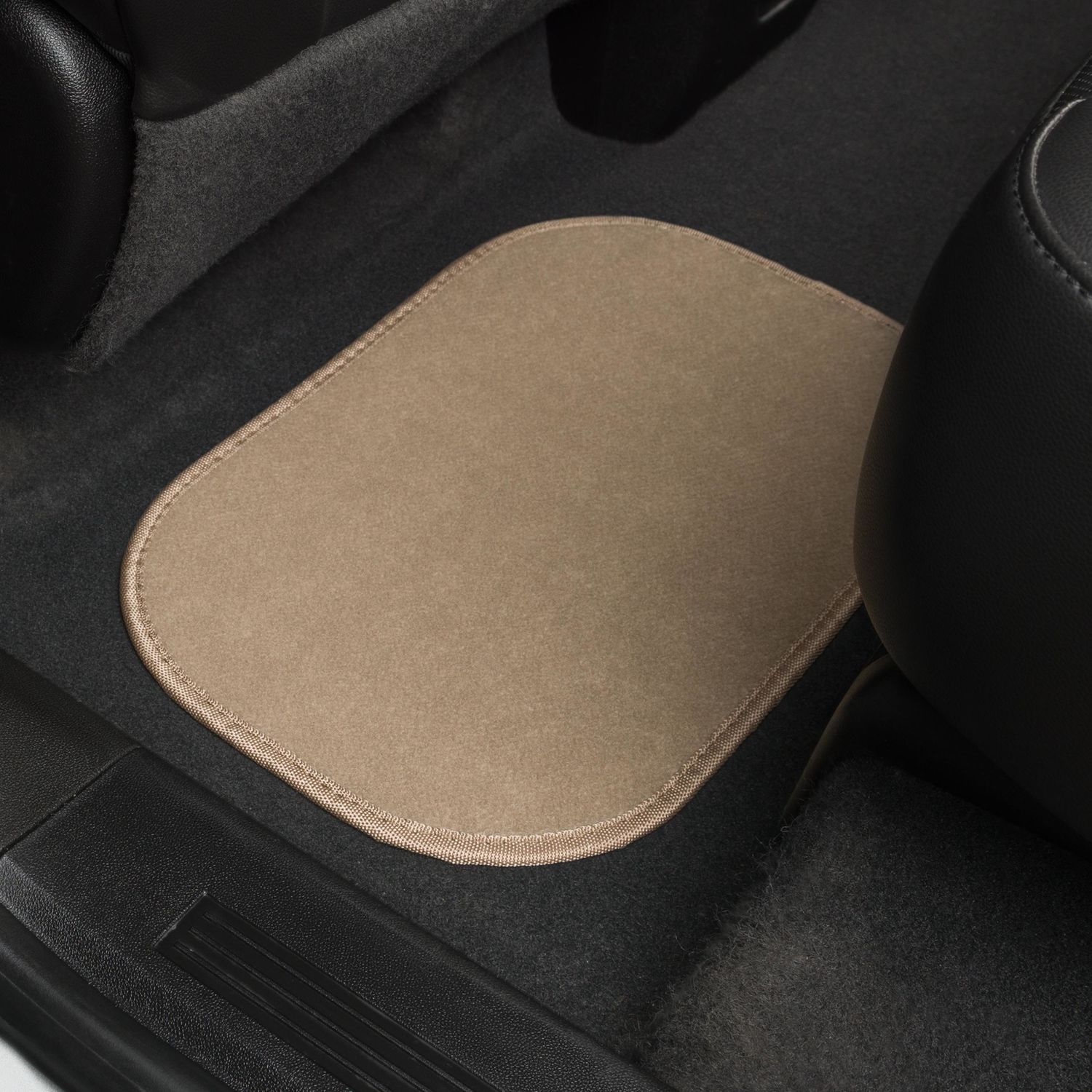 ProElite Black Universal 1 Piece Front Classic Rubber Floor Mat at AutoZone