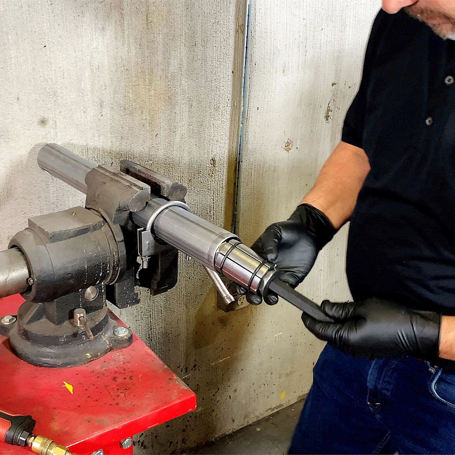 OEMTOOLS 21/8in to 37/16in Tailpipe Expander