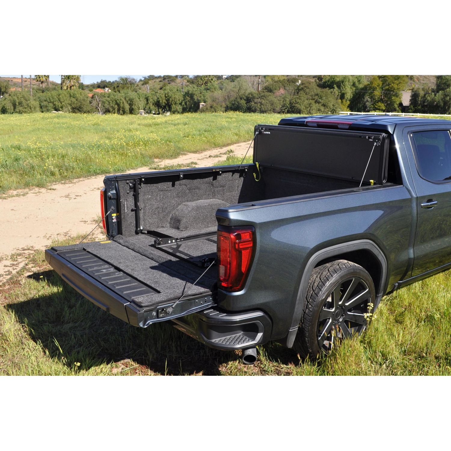 LEER Hard Quad-Fold Tonneau Cover 650300