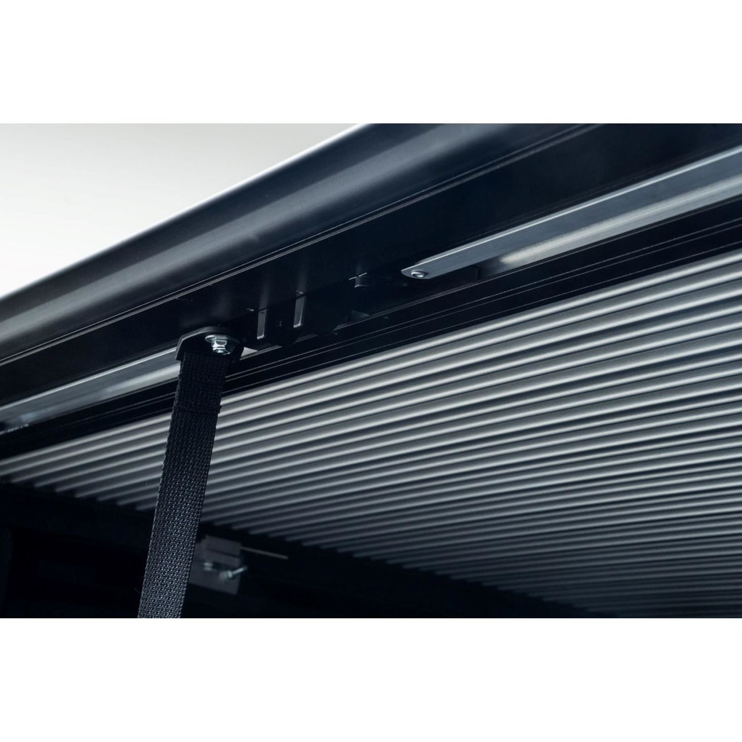 LEER Hard Roll-Up Retractable Tonneau Cover SWFA31A62