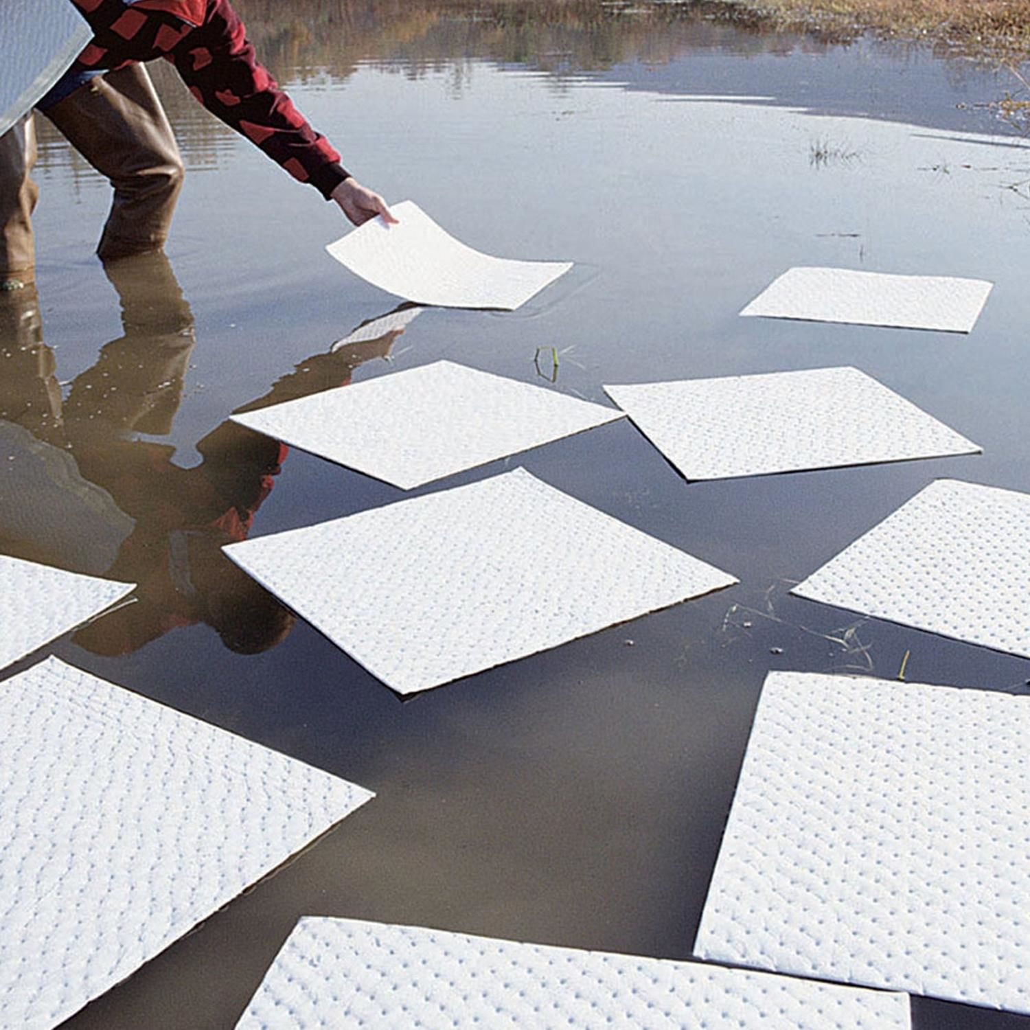 New Pig 15in x 20in Oil-Only Absorbent Mat Pad 100 Pads