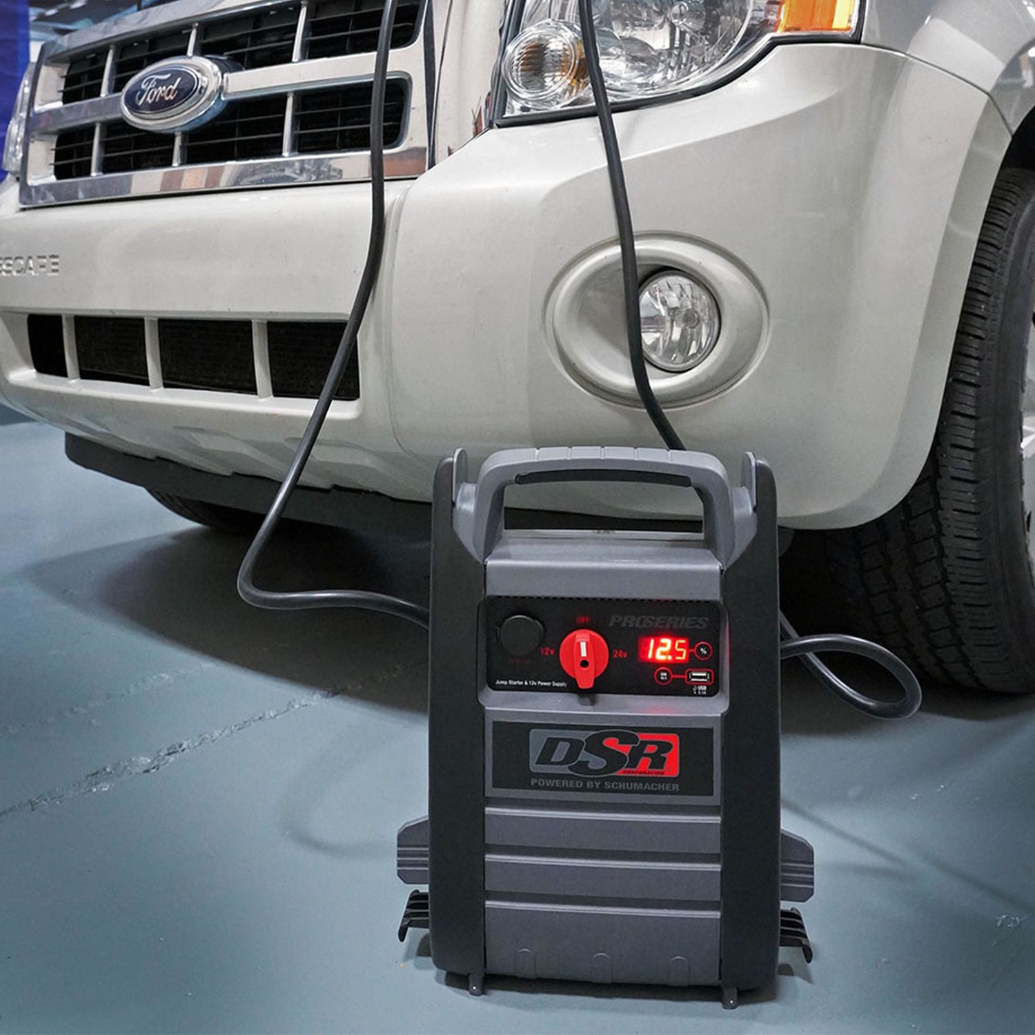 DSR 4,400 Peak Amps 12/24 Volt ProSeries Jump Starter with