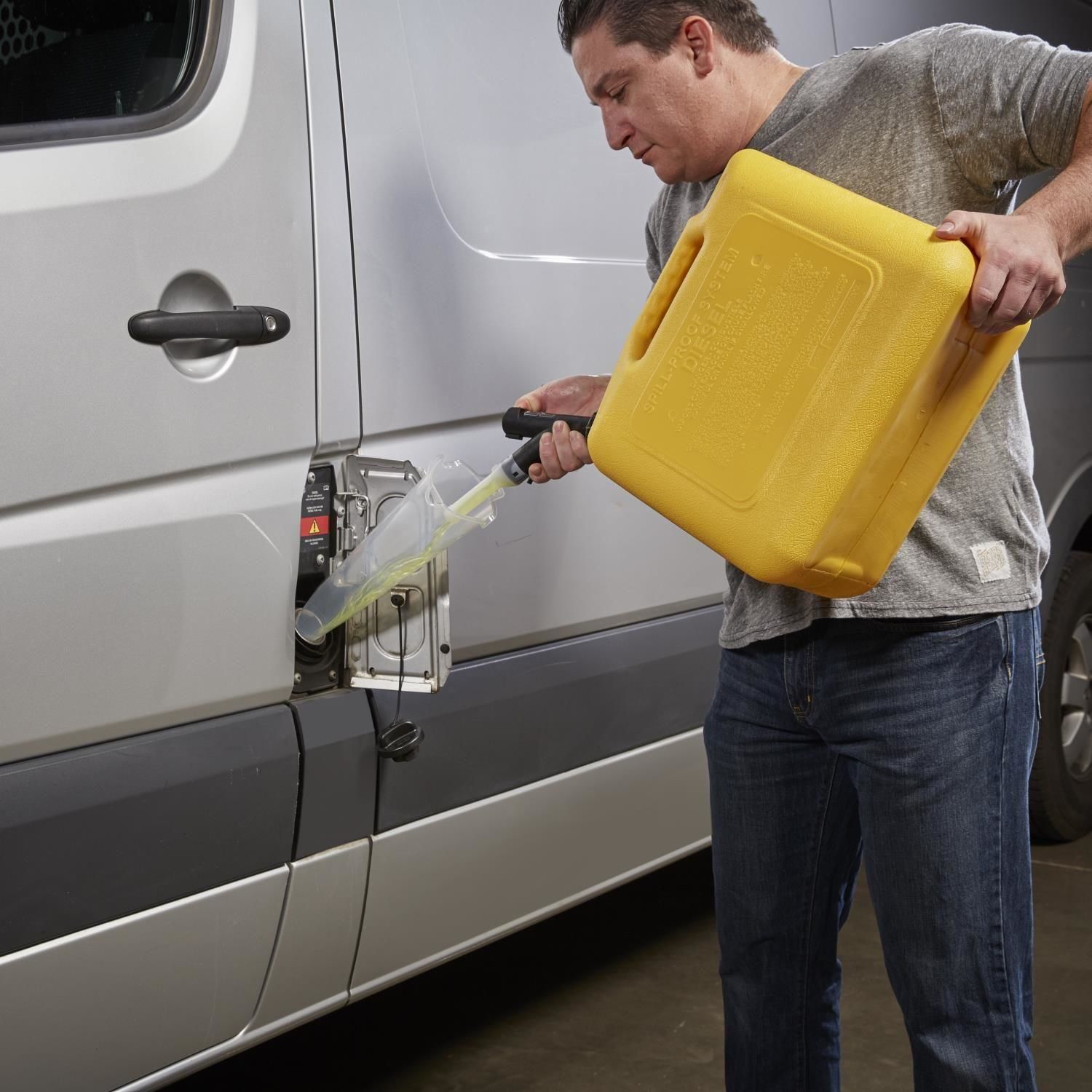 GarageBOSS Clear The Reacher Funnel 1 Quart