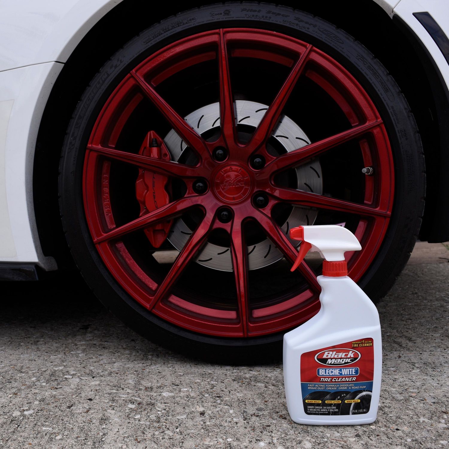  Black Magic 120066 Bleche-Wite Tire Cleaner, 32 oz. -  Fast-Acing Formula Dissolves Brake Dust, Grime and Road Film Off Tires :  Automotive