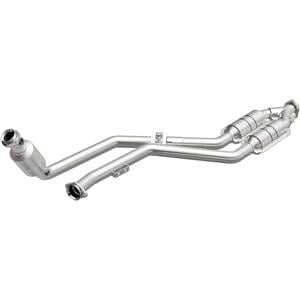 MagnaFlow Exhaust Products Direct-Fit CARB Catalytic Converter 444059