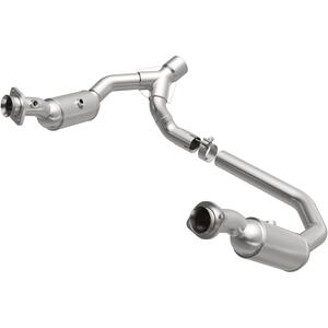 MagnaFlow Exhaust Products Direct-Fit CARB Catalytic Converter 5551291
