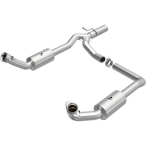 MagnaFlow Exhaust Products Direct-Fit CARB Catalytic Converter 5551599